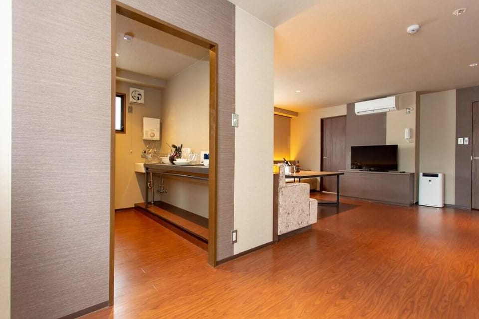 Two BR / 8Pax / 3 min from station and Tsutenkaku Apartment in Osaka