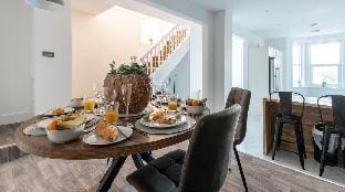  4 bedroom home w/ free parking - Tŷ Hapus Newport Vacation rental in Newport
