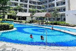 “Rhakkou’s Crib: Netflix, BGC, Washing, PoolView” Apartment in Makati