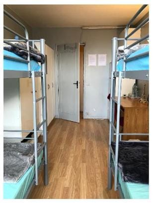 Female shared room near centre Paris Metro 5 Apartment in Île-de-France