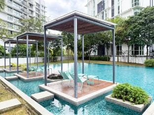 KidsVille Free Parking, Kid-Friendly, Special Pool and Indoor Play 5 Mins Legoland Apartment in Johor
