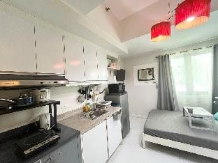 KL Tower Studio Near Greenbelt Makati Apartment in Pasay