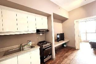 1BR with Balcony KL Tower, Greenbelt near AIM Apartment in Pasay
