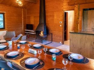 Chalet in the woods with jacuzzi and Sauna Vacation rental in Manhay