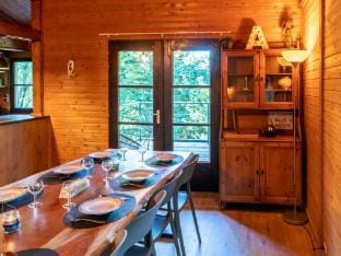 Chalet in the woods with jacuzzi and Sauna Vacation rental in Manhay