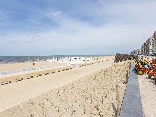 Bright apartment with frontal sea view Apartment in Middelkerke