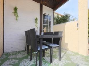 Holiday Home in Gargas with Pool and Nature Vacation rental in Apt