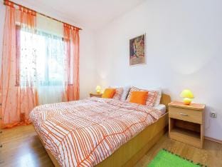 Apartment in Vinkuran with Garden Terrace Apartment in Pula
