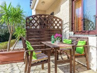 Apartment in Vinkuran with Garden Terrace Apartment in Pula