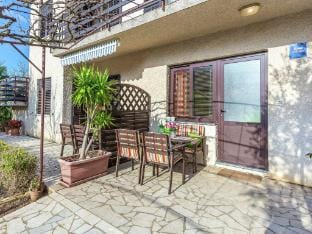 Apartment in Vinkuran with Garden Terrace Apartment in Pula
