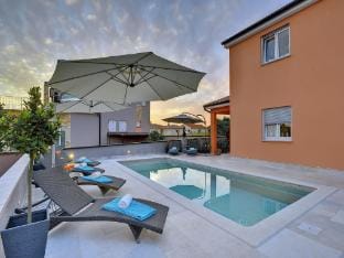 Villa in Pula with Pool  Parasol Villa in Pula