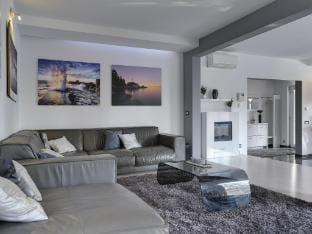 Villa in Pula near Beach with Private Pool Villa in Pula