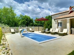 Villa in Bratulici with Pool near Beach Villa in Istria County