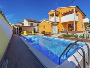 Holiday Home in Galizana with Private Pool Vacation rental in Pula