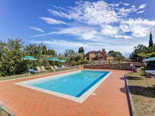 Apartment with Garden, Pool Apartment in Tuscany