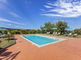 Apartment with Garden, Pool Apartment in Tuscany
