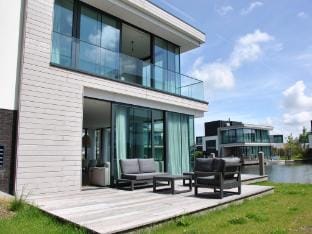 Waterfront holiday home in Arnemuiden Vacation rental in Zeeland, Netherlands