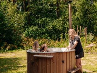 Forest Lodge w Hot Tub Vacation rental in Zeewolde
