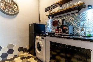 Kitchen  Netflix  @Ben ThanhＳａｉｇｏｎＨｉｄｅｏｕｔ 130Pas Apartment in Ho Chi Minh City