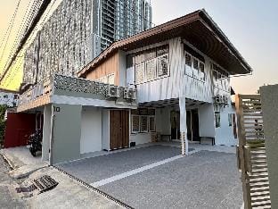 Stay Tender, perfect for group, 200m to MRTBangson Vacation rental in Bangkok