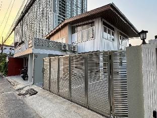 Stay Tender, perfect for group, 200m to MRTBangson Vacation rental in Bangkok