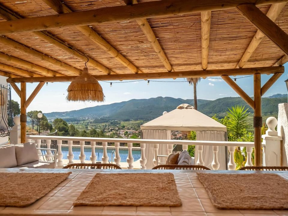Villa Vista in Alcalali with swimmingpool and view Villa in Marina Alta