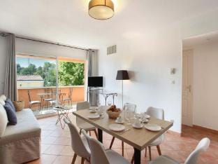 Apartment in Greoux-Les-Bains near Lakes Apartment in Gréoux-les-Bains