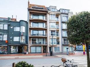 Apartment with 2 bedrooms and large terrace Apartment in Middelkerke