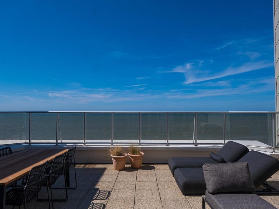Beautiful penthouse with phenomenal sea view Apartment in Middelkerke