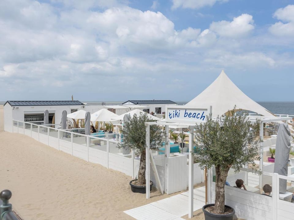 Beautiful apartment with direct sea view Apartment in Middelkerke