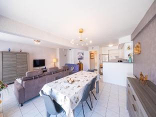 Spacious apartment with 3 bedrooms and garage Apartment in Middelkerke