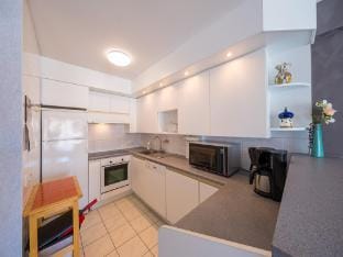 Spacious apartment with 3 bedrooms and garage Apartment in Middelkerke