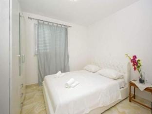 Holiday Home by the Sea with Pool Apartment in Makarska