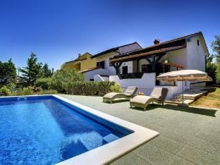 Holiday Home Liznjan near Beach  Pool Vacation rental in Medulin