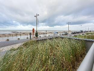 Ground floor apartment with sea view and garage Apartment in Middelkerke