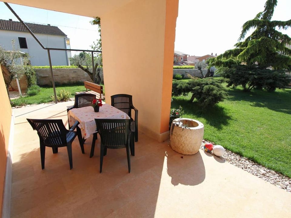 Apartment in Fazana with Garden  Terrace Apartment in Fažana