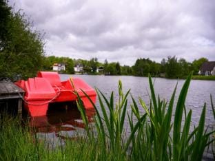 House with sauna, outdoor spa and pedal boat Vacation rental in Vlagtwedde