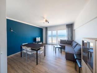 Apartment with 3 bedrooms and sea view Apartment in Middelkerke