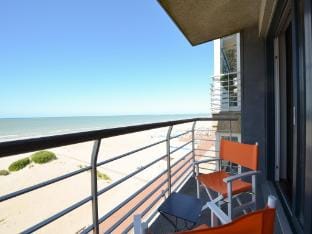 Stylish apartment with balcony, sea views Apartment in Koksijde