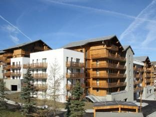 Apartment in Eclose with Mountain Views Apartment in Huez