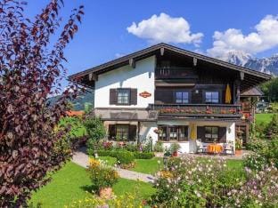 Hahn -Kierngasshausl- Vacation rental in Schönau am Königssee