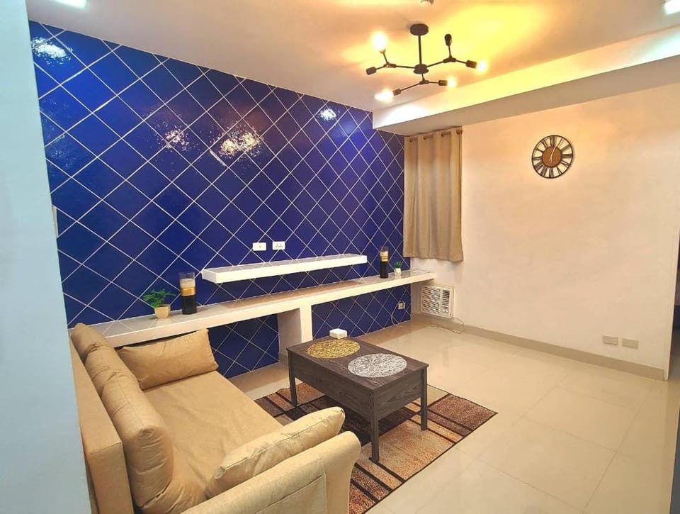 BGC Beautiful Large 1 Bedroom Condo (Sleeps 3) Apartment in Makati