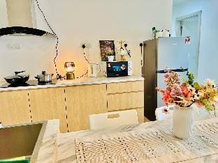Mid Valley View Bliss @ Mosaic 2+1 Bedroom 6-9pax Vacation rental in Johor Bahru