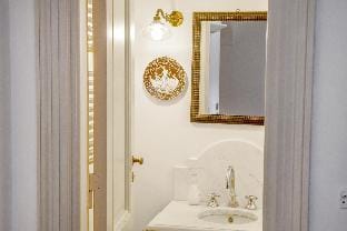 Sorrento: Apt in Luxe Villa: 2 Suites-Jacuzzi-Park Vacation rental in Sorrento