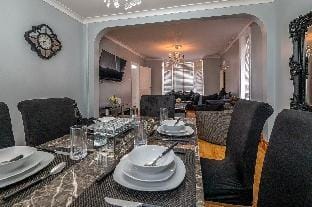 The Royal Worcester - 5 Bedrooms, Upto 10 Guests, Vacation rental in Worcester