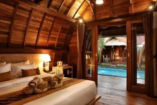 Unique Deluxe Room with Pool View near GWK Villa in Bali