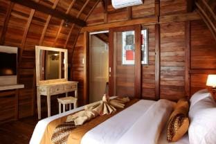 Unique Deluxe Room with Pool View near GWK Villa in Bali