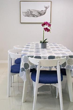 Santorini Suite 5pax | Paradigm Mall | 2BR 2 Bath  Apartment in Petaling Jaya