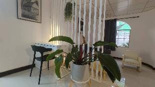 Bangkok Brilliant ~ Tranquil amidst the Bustle, 3-Room Private Villa with Courtyard Vacation rental in Bangkok