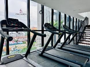 HOT -Cozy & Drive urban suites 10 pax UA187 WL N Vacation rental in George Town